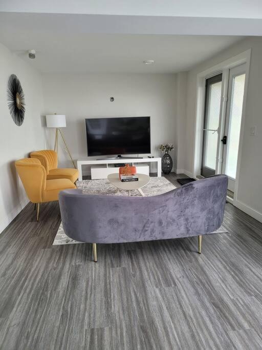 Luxury One Bedroom 温尼伯 外观 照片