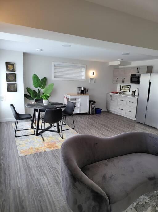 Luxury One Bedroom 温尼伯 外观 照片